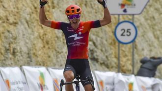 epa11856908 Dutch cyclist Thalita De Jong of Human Powered team celebrates winning the third race of the Binissalem-Port d'Andratx at the 2nd Garden Hotels-Luxcom Challenge Women's Mallorca Cycling Challenge in Port d'Andratx town on the island of Mallorca, Spain, 27 January 2025.  EPA/MIQUEL A. BORRAS