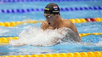 2023-07-27 20:47:25 epa10771738 Caspar Corbeau of the Netherlands competes in the Men's 200m Breaststroke semifinal of the Swimming events during the World Aquatics Championships 2023 in Fukuoka, Japan, 27 July 2023.  EPA/FRANCK ROBICHON