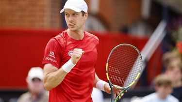 epa13038994 Botic Van De Zandschulp of the Netherlands celebrates winning his men's singles first round match against Henry Wendelken of Britain at the Queen's Club Championships tennis tournament in London, Britain, 15 June 2026.  EPA/TOLGA AKMEN
