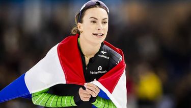 HEERENVEEN - Femke Kok na het winnen van de 500 meter voor vrouwen tijdens de tweede dag van het NK afstanden in Thialf. Voor de Nederlandse rijders en rijdsters is dit toernooi een belangrijke tussenstop onderweg naar het WK afstanden in Hamar. ANP SEM VAN DER WAL