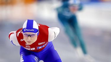 HEERENVEEN - Joy Beune en Merel Conijn in actie op de 5.000 meter voor vrouwen tijdens de slotdag van het NK afstanden in Thialf. Voor de Nederlandse rijders en rijdsters is dit toernooi een belangrijke tussenstop onderweg naar het WK afstanden in Hamar. ANP SEM VAN DER WAL