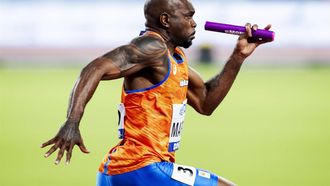 DOHA - Churandy Martina tijdens op de 100 meter estafette op de wereldkampioenschappen Atletiek. ANP ROBIN VAN LONKHUIJSEN