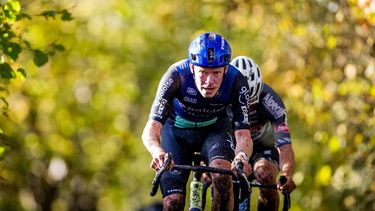 Dutch Pim Ronhaar competes in the men elite race of the Koppenbergcross, the first race (out of eight) of the X2O Badkamers trophy cyclocross competition, in Melden, Oudenaarde, on November 1, 2025. 
JASPER JACOBS / Belga / AFP