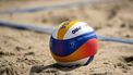 DEN HAAG - Een wedstrijdbal tijdens de halve finales (v) van het EK Beachvolleybal 2024. ANP SANDER KONING