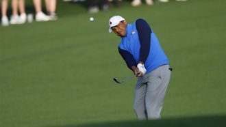 epa12022804 Jhonattan Vegas of Venezuela chips on the second green during the first round of the 2025 Masters Tournament at the Augusta National Golf Club in Augusta, Georgia, USA, 10 April 2025.  EPA/CJ GUNTHER