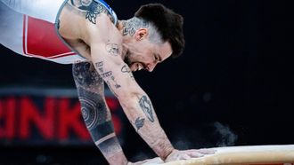 ROTTERDAM - Casimir Schmidt op sprong tijdens de Olympische kwalificatiewedstrijd op het NK turnen in Ahoy Rotterdam. Voor de heren is dit de laatste kans om zich voor het Olympisch team voor Parijs te plaatsen. ANP IRIS VAN DEN BROEK