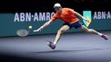 ROTTERDAM - Alex de Minaur (Australie) in actie tegen Jannik Sinner (ITA) op de laatste dag van het tennistoernooi ABN AMRO Open in Ahoy. ANP SANDER KONING