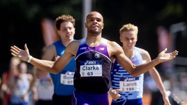 2023-07-29 15:16:26 BREDA - Ryan Clarke tijdens de finale 800 meter op de tweede dag van het NK atletiek op de baan van AV Sprint. ANP IRIS VAN DEN BROEK