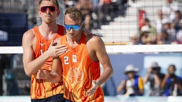 PARIJS - Stefan Boermans en Yorick de Groot in actie tegen Duitsland tijdens de beachvolleybal kwartfinale op de Olympische Spelen. ANP IRIS VAN DEN BROEK