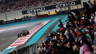 2023-11-26 18:18:31 epa10996199 Dutch Formula One driver Max Verstappen of Red Bull Racing steers his car during the Formula 1 Abu Dhabi Grand Prix in Abu Dhabi, United Arab Emirates, 26 November 2023.  EPA/ALI HAIDER
