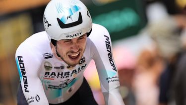 2023-07-18 13:46:20 epa10753172 German rider Phil Bauhaus of team Bahrain-Victorious in action during the 16th stage of the Tour de France 2023, a 22.4kms individual time trial (ITT) from Passy to Combloux, France, 18 July 2023.  EPA/CHRISTOPHE PETIT TESSON