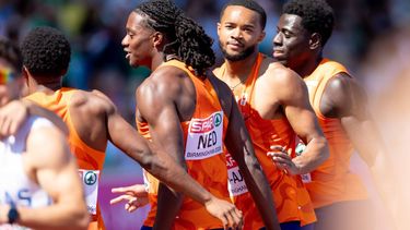 BIRMINGHAM - Daniljo Vriendwijk, Jozuah Revierre, Xavi Mo-Ajok en Elvis Afrifa in actie bij de kwalificatie 4x100 relay mannen tijdens de zesde dag van de EK atletiek. IRIS VAN DEN BROEK / ANP