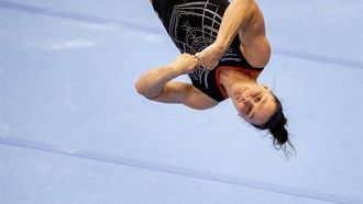2021-06-13 17:38:19 ROTTERDAM - Elze Geurts in actie op het onderdeel vloer tijdens de eerste teamkwalificatie voor een plek in het olympisch team. Na de tweede kwalificatie wordt bekendgemaakt welke vier turnsters Oranje gaan vertegenwoordigen bij de Olympische Spelen in Tokio. ANP ROBIN   UTRECHT