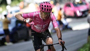 EF Education - EasyPost's French rider Alex Baudin cool down with water as he cycles in a breakaway during the 1st stage of the Tour Auvergne-Rhone-Alpes cycling race (formerly known as the Criterium du Dauphine), 146,2km between Vizille and Saint-Ismier, in the French Alps, on June 7, 2026. 
Anne-Christine POUJOULAT / AFP