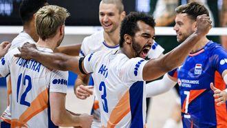 Netherlands' Michiel Ahyi (C) celebrates with teammates after scoring a point against Poland during the 2025 Men's Volleyball World Championship at the Araneta Coliseum in Quezon City on September 17, 2025. 
SHERWIN VARDELEON / AFP