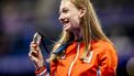 PARIJS - Femke Bol haar bronzen medaille tijdens de medailleceremonie van de olympische atletiekwedstrijden. ANP REMKO DE WAAL