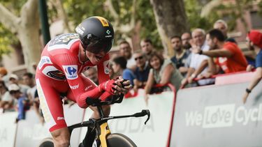 2023-09-03 16:14:05 epa10842255 US rider Sepp Kuss of Jumbo-Visma team wears the overall leader's red jersey during the tenth stage of the Vuelta a Espana, a 25.8km individual time trial cycling race in Valladolid, Spain, 05 September 2023.  EPA/Manuel Bruque
