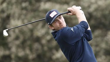 epa10693902 Nick Dunlap of the United States at the 12th tee during the first round of the 2023 US Open golf tournament on the North Course of the Los Angeles Country Club in Los Angeles, California, USA, 15 June 2023.  EPA/ETIENNE LAURENT