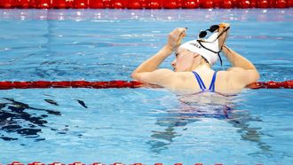 PARIJS - Tessa Giele na afloop van de halve finale 100 vlinder op de eerste dag van het olympische zwemtoernooi op de Olympische Spelen. ANP KOEN VAN WEEL