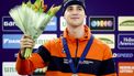 INZELL - Jenning De Boo (NED) op het podium met zijn zilveren medaille na afloop van het wereldkampioenschap schaatsen sprint in de Max Aicher Arena in het Duitse Inzell. ANP VINCENT JANNINK