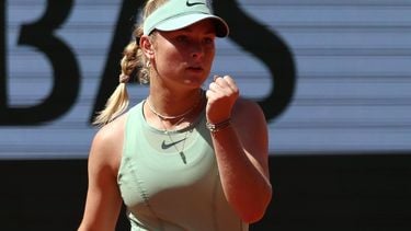 epa12992468 Emerson Jones of Australia reacts during her Women's 1st round match against Iga Swiatek of Poland at the French Open Grand Slam tennis tournament at Roland Garros in Paris, France, 25 May 2026.  EPA/MOHAMMED BADRA