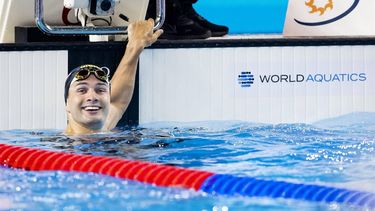 DOHA - Arno Kamminga na afloop van de halve finale 100 school mannen tijdens de wereldkampioenschappen langebaan zwemmen. De WK was een van de mogelijkheden voor de Nederlandse zwemmers om limieten te zwemmen voor de Spelen van Parijs in 2024. ANP KOEN VAN WEEL