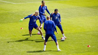 ZEIST - Matthijs de Ligt, Virgil van Dijk en Steven Bergwijn tijdens een trainingssessie van het Nederlands elftal op de KNVB Campus op 5 juni 2024 in Zeist, Nederland. Het Nederlands elftal bereidt zich voor op het Europees kampioenschap voetbal in Duitsland. ANP KOEN VAN WEEL