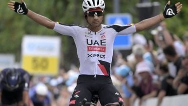 epa13049729 Jhonatan Narvaez from Ecuador of UAE Team Emirates-XRG celebrates winning the third stage of the Tour de Suisse cycling race over 157.4km race with start and finish in Bad Ragaz, Switzerland, 19 June 2026.  EPA/GIAN EHRENZELLER