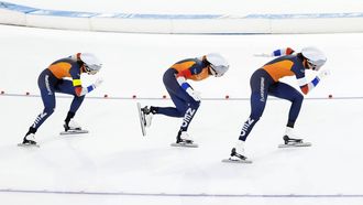 HEERENVEEN -  Team Sprint vrouwen Nederland Anna Boersma, Marrit Fledderus, Femke Kok,op de laatste dag van de ICU derde wereldbeker schaatsen in het Thialf stadion. ANP VINCENT JANNINK