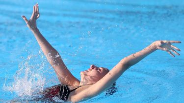 epa11404497 Marloes Liselotte Steenbeek of the Netherlands competes in the Solo Technical final of artistic swimming at the European Aquatics Championships Belgrade 2024, in Belgrade, Serbia, 11 June 2024.  EPA/ANDREJ CUKIC