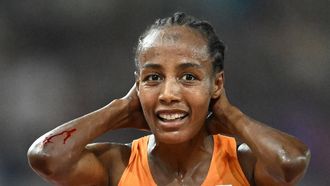 2023-08-19 21:38:32 Netherlands' Sifan Hassan reacts after falling at the end of the women's 10,000m final during the World Athletics Championships at the National Athletics Centre in Budapest on August 19, 2023. 
Jewel SAMAD / AFP
