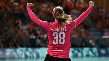 Netherlands' goalkeeper #38 Yara ten Holte celebrates a goal during the Women's Preliminary Round Group B handball match between Netherlands and Spain of the Paris 2024 Olympic Games, at the Paris South Arena in Paris, on July 30, 2024.  
Damien MEYER / AFP