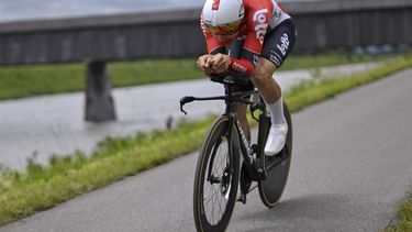 epa11400175 Arnaud De Lie from Belgium of Lotto Dstny in action during the first stage of the 87th Tour de Suisse cycling race, an individual time trial over 4.8 km with start and finish in Vaduz, Liechtenstein, 09 June 2024.  EPA/GIAN EHRENZELLER