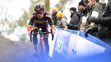Belgian rider Eli Iserbyt competes during the men's elite race of the 'Herentals Crosst' cyclocross cycling event in Herentals on December 14, 2024.
 
JASPER JACOBS / Belga / AFP