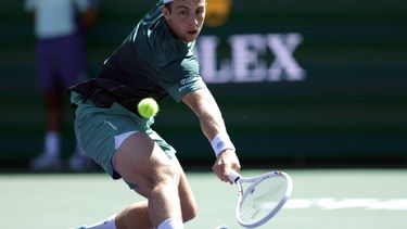 epa11948039 Tallon Griekspoor of the Netherlands in action against Alexander Zverev of Germany during the BNP Paribas Open tennis tournament in Indian Wells, California, USA, 07 March 2025.  EPA/JOHN G. MABANGLO