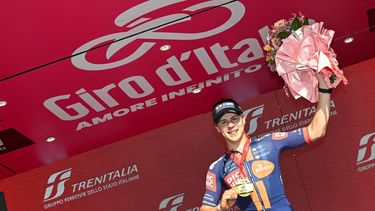 epa12096909 Dutch rider Casper van Uden of Team Picnic Postnl team celebrates on the podium after winning the 4th stage of the Giro d'Italia cycling tour over 189 km from Alberobello to Lecce, Alberobello, Italy, 13 May 2025.  EPA/LUCA ZENNARO