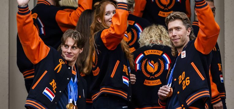 DEN HAAG - Koning Willem-Alexander, koningin Máxima en prinses Amalia tijdens een groepsfoto met de Nederlandse medaillewinnaars van de Olympische Winterspelen 2026 in Milaan op het Haagse Paleis Noordeinde. REMKO DE WAAL / ANP