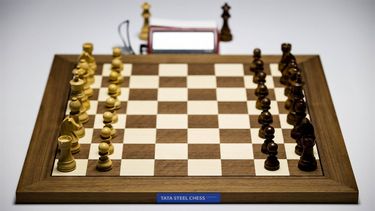 WIJK AAN ZEE - Een schaakbord tijdens de opening van het Tata Steel Chess Tournament. Onder de huidige coronaregels is het niet toegestaan om publiek toe te laten tijdens de 84e editie. ANP SEM VAN DER WAL
