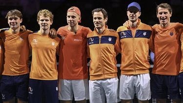 Wesley Koolhof of Team Netherlands (3R) poses with Team Netherlands teammates during a ceremony at the Davis Cup Finals at the Palacio de Deportes Jose Maria Martin Carpena arena in Malaga, southern Spain, on November 22, 2024. 
JORGE GUERRERO / AFP