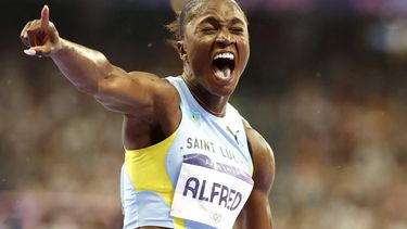 epa11523509 Julien Alfred of Saint Lucia celebrates winning the Women 100m final of the Athletics competitions in the Paris 2024 Olympic Games, at the Stade de France stadium in Saint Denis, France, 03 August 2024.  EPA/FRANCK ROBICHON