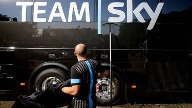 2015-07-02 12:58:17 epa04827701 Sky Procycling team member cleans the bus two days ahead of the 102nd edition of the Tour de France 2015 cycling race in Utrecht, The Netherlands, 02 July 2015. The 102nd edition of the Tour de France 2015 cycling race will start in Utrecht on 04 July.  EPA/YOAN VALAT