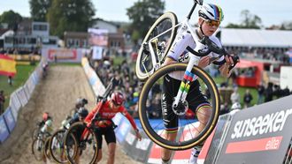 Dutch rider Fem Van Empel competes during Satge 2 of the women's elite race Cyclocross Ruddervoorde in Ruddervoorde on October 19, 2025. 
LUC CLAESSEN / Belga / AFP