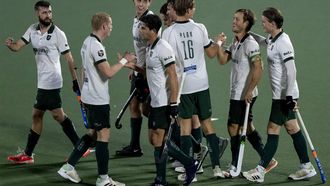 ROTTERDAM - Hockeyer Jeroen Hertzberger (2eR) van Rotterdam scoort tijdens de hockey Tulp Hoofdklasse wedstrijd tegen HDM, en wordt daarmee hoofdklassetopscorer aller tijden. ANP SANDER KONING