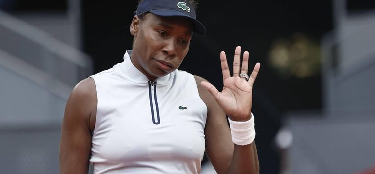 epa12905100 Venus Williams of USA gestures during her first round match against Kaitlin Quevedo of Spain at the Madrid Open tennis tournament in Madrid, Spain, 21 April 2026.  EPA/SERGIO PEREZ