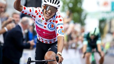 SURHUISTERVEEN - Richard Carapaz wint de 44e Profronde van Surhuisterveen. SEM VAN DER WAL / ANP