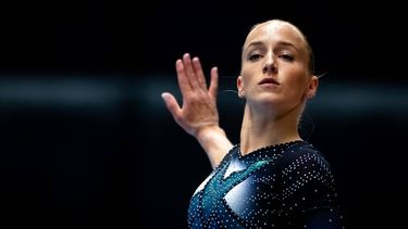 ROTTERDAM - Sanne Wevers tijdens de kwalificatiewedstrijd voor de EK turnen. De Europese kampioenschappen vinden plaats in de Kroatische hoofdstad Zagreb. IRIS VAN DEN BROEK / ANP