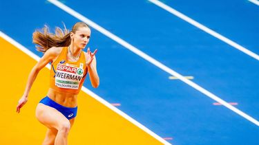 APELDOORN - Britt Weerman tijdens het hoogspringen op de tweede dag van het EK Indoor atletiek in Omnisport Apeldoorn. ANP IRIS VAN DEN BROEK