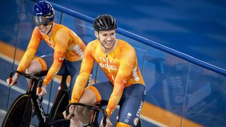 APELDOORN - Hetty van de Wouw en Harrie Lavreysen tijdens een training in Omnisport Apeldoorn. De Nederlandse sprintselectie traint in aanloop naar het WK baanwielrennen. KOEN VAN WEEL / ANP
