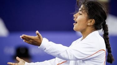 PARIJS - India Sardjoe tijdens de halve finale breaking voor B-girls op het Place de la Concorde op de Olympische Spelen. ANP IRIS VAN DEN BROEK