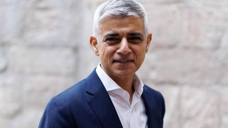 epa11658385 Mayor of London Sadiq Khan poses for a portrait picture during the International Investment Summit in London, Britain, 14 October 2024. According to the British government, ministers and business leaders will discuss how the UK capitalizes on emerging growth sectors, including health tech and AI, clean energy and creative industries.  EPA/TOLGA AKMEN